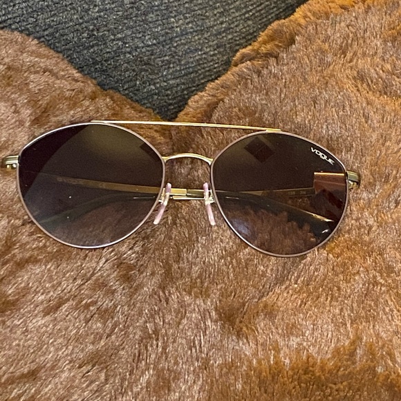 New Gold Double Bridge Vogue Sunglasses w Case - Picture 8 of 12